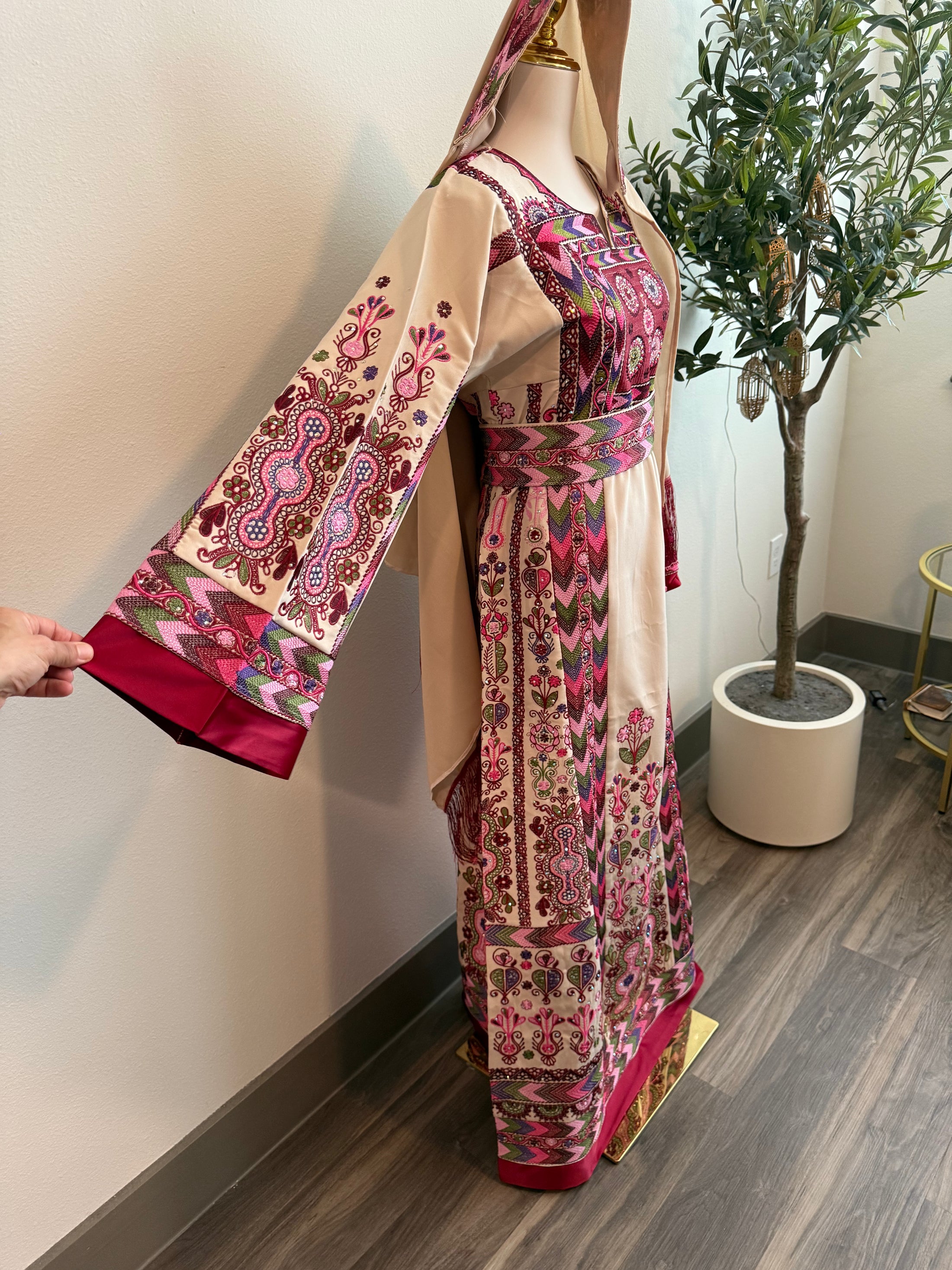 Cream and Magenta Chevron Malaaka Thobe