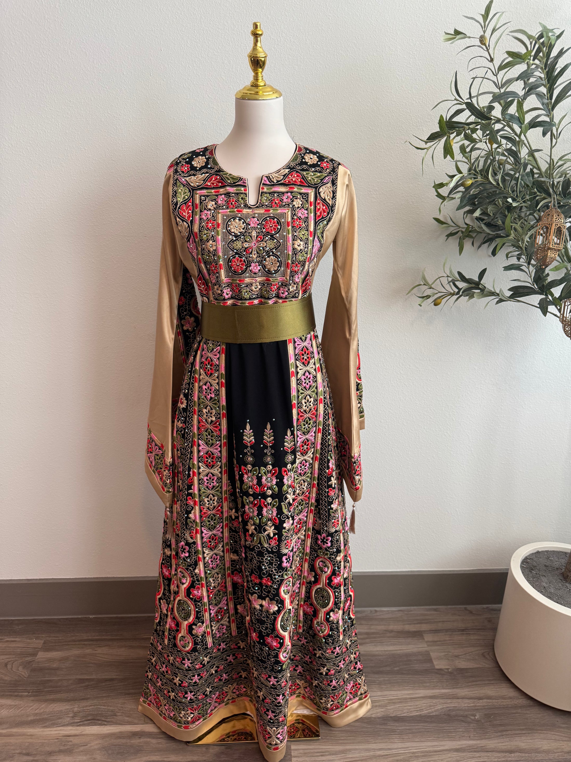 Black and Gold Satin Malaaka Thobe