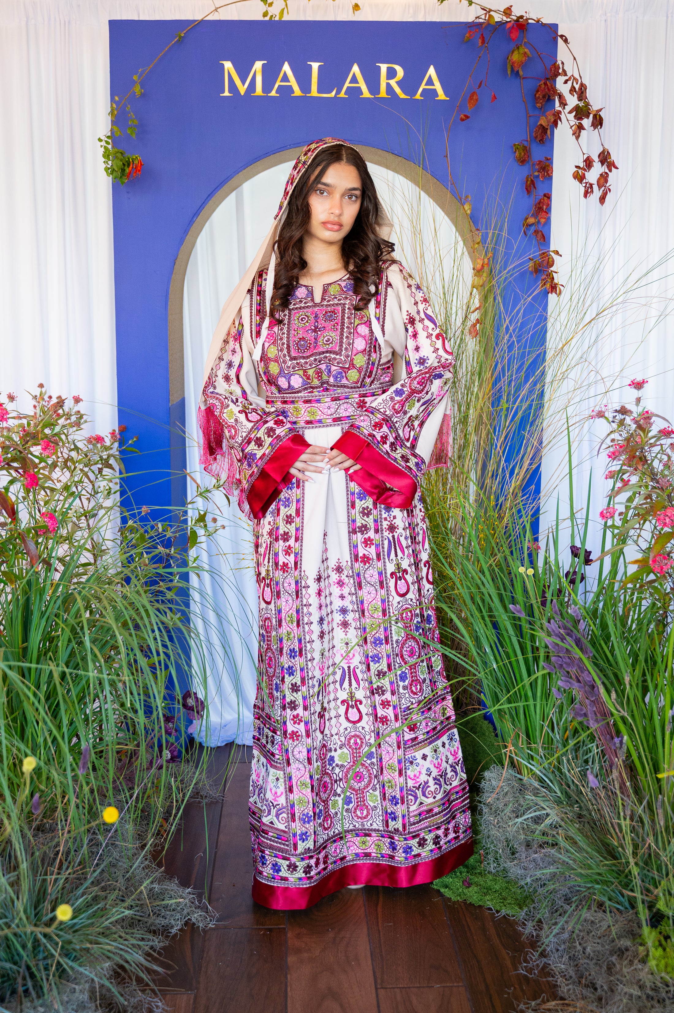 Cream and Magenta Malaaka Thobe